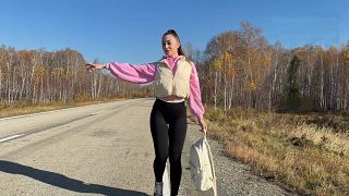 Hot bitch hitchhikes in tight gym leggings, shows off her tits and ass, and pays for the ride with sex